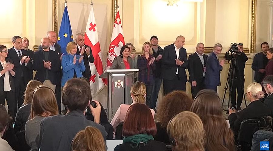 Президентката на Грузия отказа да признае резултатите от изборите и призова за масови протести